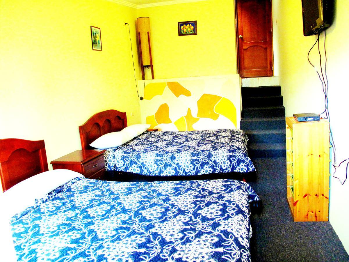 Aqua Hostal Mabel Cuenca Exterior photo